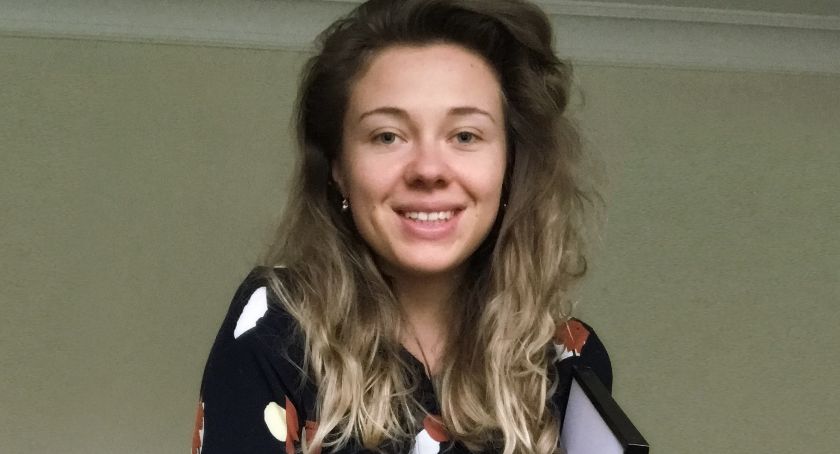 Oliwia Ledzińska. Młoda artystka tworzy grafiki w technice linorytu