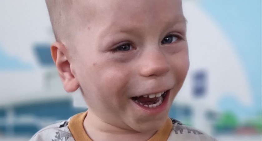 Dzięki terapii w Stanach Zjednoczonych Mikołaj Schmidt z Laskowic pokonał raka oczu. Nadal konieczne są kontrole i rehabilitacja, dlatego rodzice zorganizowali piknik