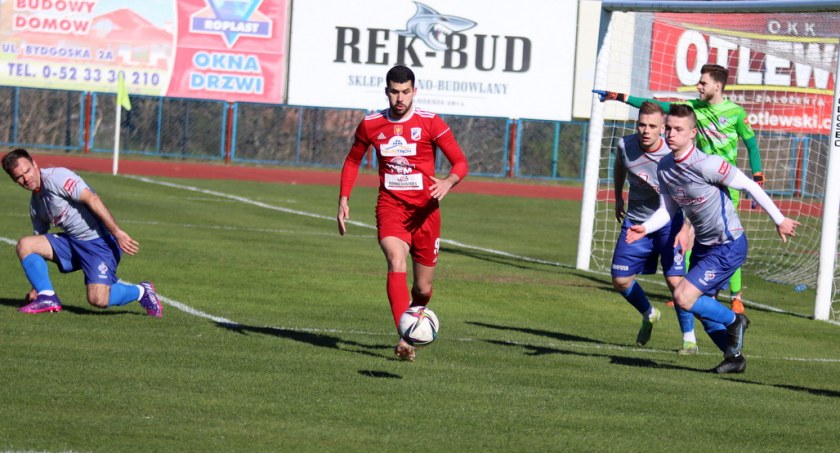 Gabriel Santos Falciano (w środku) w IV lidze przez półtora sezonu strzelił 48 goli (fot. Sławomir Wojciechowski)