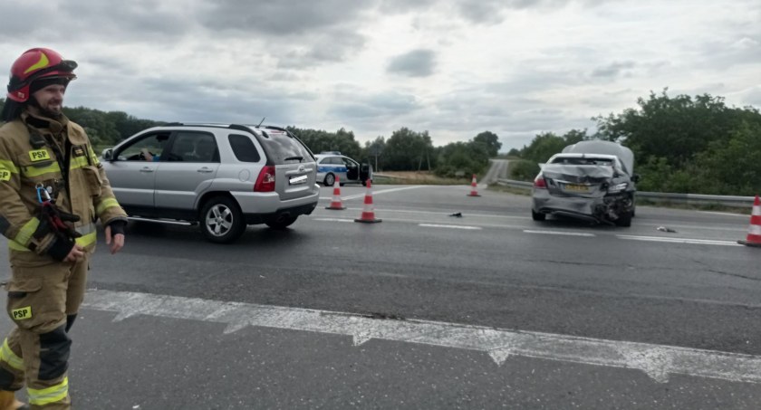 Zdjęcie, zderzenie osobówki z busem fot. Szymon Piątkowski