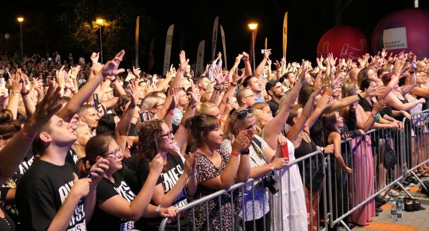 Amfiteatr pękał w szwach podczas pierwszego dnia Blues na Świecie Festival 2022/zdjęcie Michał Biniecki