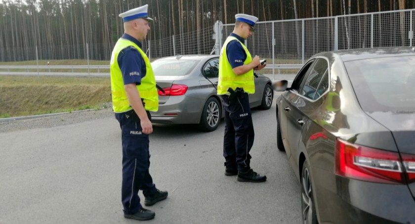 24-letni kierowca bmw otrzymał mandat i stracił prawo jazdy na trzy miesiące/zdjęcie ilustracyjne