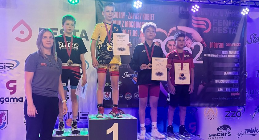 Hubert Dalak (drugi z prawej) w Stargardzie zdobył brąz w wadze 41 kg młodzików (fot. Radosław Dalak)