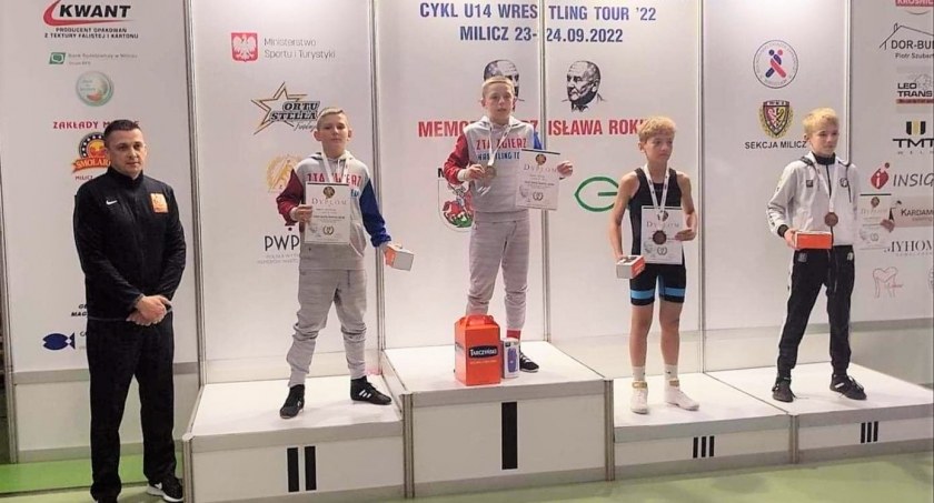 Hubert Dalak (drugi z prawej) w Miliczu był trzeci w wadze 41 kg młodzików (fot. Radosław Dalak)