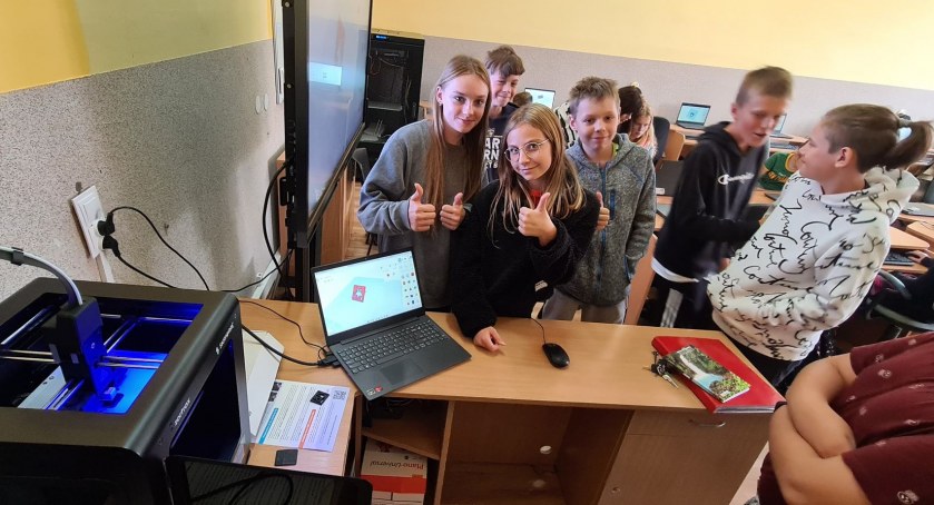 Projektowanie 3D, na zajęciach w SP nr 2 w Nowem. Foto: AR
