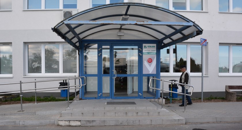 Główne wejście do Nowego Szpitala w Świeciu. Zdjęcie: ŁS