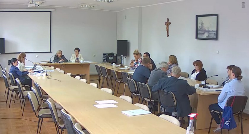 Zdjęcie ilustracyjne z sesji Rady Gminy Lniano, która rozpatrywała skargę na dyrektora GOPS