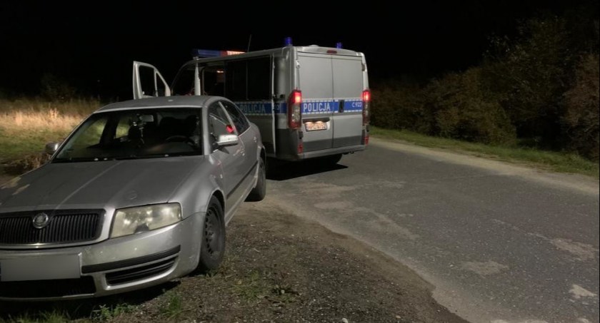 Dwaj mężczyźni palili zioło na poboczu drogi/zdjęcie KPP w Świeciu