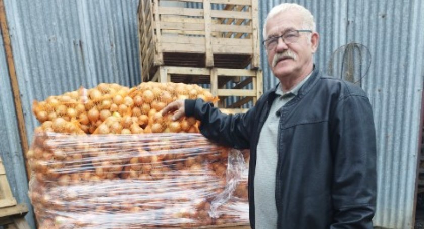 Na zdjęciu Zdzisaław Tokarz z Głogówka Królewskiego, który uprawia cebulę od 30 lat