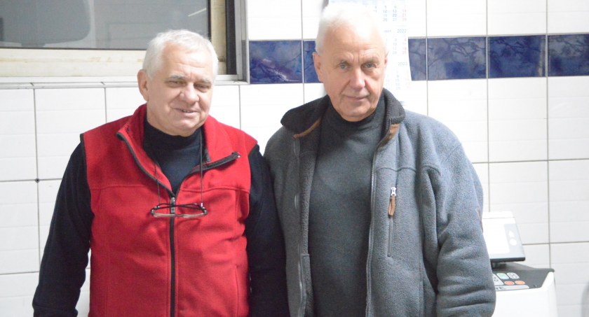 na fotografii Czesław Bździkot i Piotr Drewa stawiają na wysokie standardy obsługi klientów 