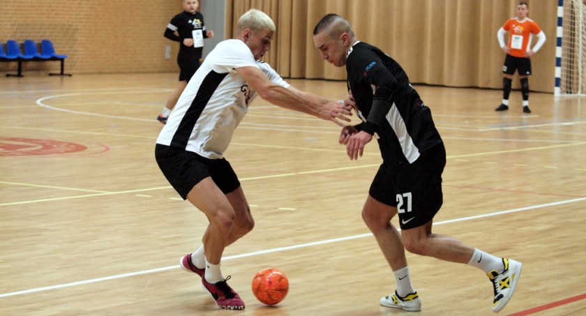 Jakub Piotrowski (z lewej) i Karol Czyszek znają się doskonale z czasów gry w Unisław Team (fot. Sławomir Wojciechowski)