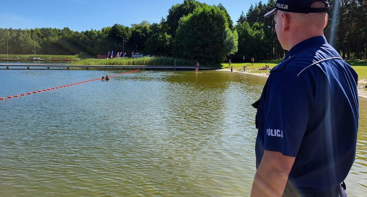 Akcja policji, Policjanci kontrolują akweny wodne - zdjęcie, fotografia