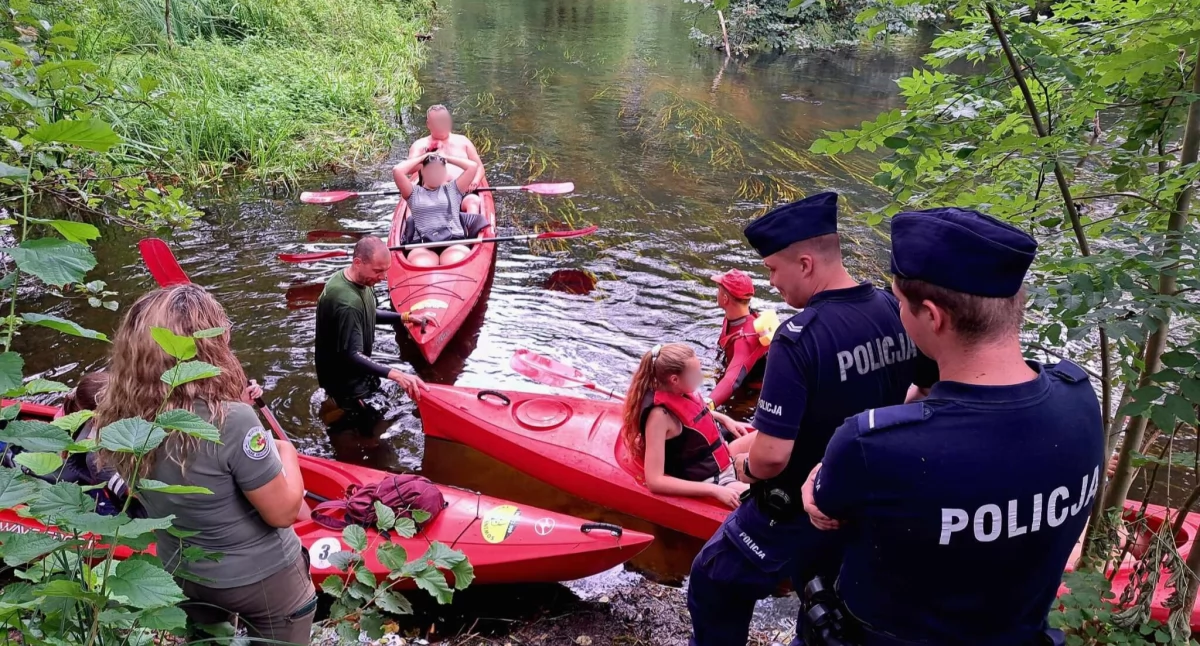 Akcja policji, Sprawdzano trzeźwości kajakarzy Niektórzy popłynęli dalej [ZDJĘCIA] - zdjęcie, fotografia