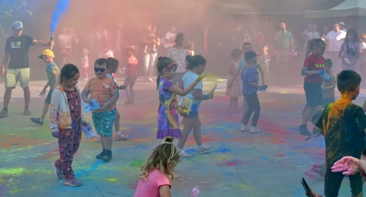 Dożynki, festyny i pikniki, Kolorowy piknik wakacyjny dzieci Bukowcu Fotorelacja imprezy - zdjęcie, fotografia