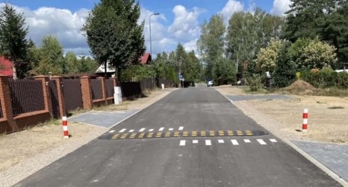 Inwestycje, Ulica Akacjowa Tleniu nową nawierzchnię energooszczędne oświetlenie - zdjęcie, fotografia