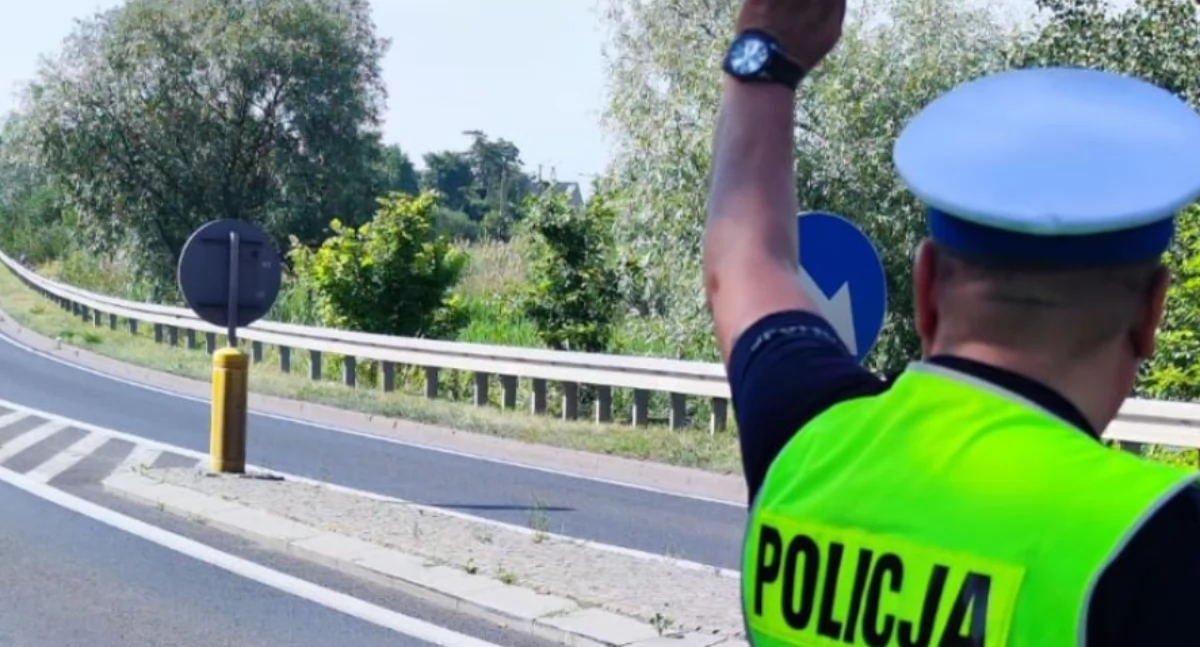 Kronika kryminalna , Kompletnie pijany kierowca zatrzymany zgłoszeniu obywatelskim Mężczyźnie grozi trzech więzienia - zdjęcie, fotografia