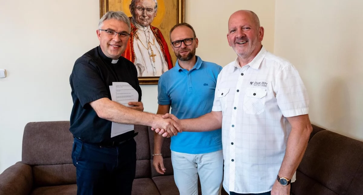 Inwestycje, Podpisy umowie złożone Kościół Drzycimiu przejdzie remont ponad - zdjęcie, fotografia