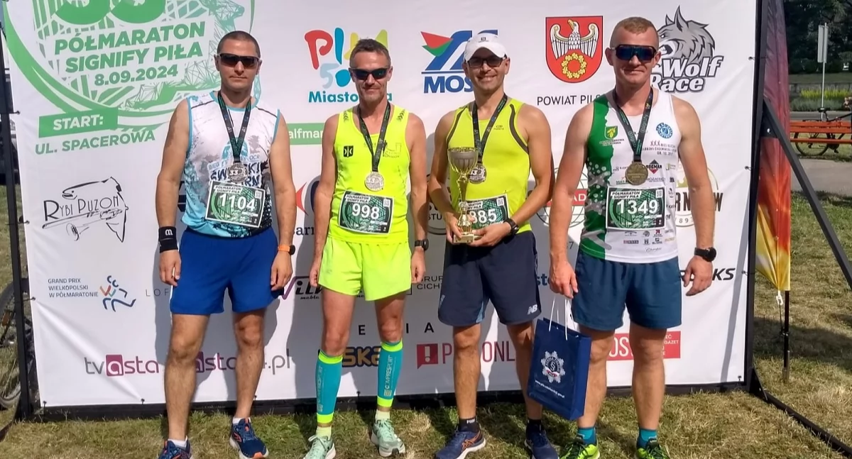 Bieganie, Międzynarodowy Puchar Policji Półmaratonie Policjanci Świecia podium - zdjęcie, fotografia