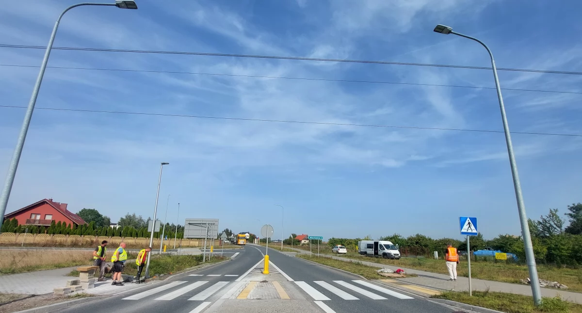 Inwestycje, Doświetlają przejścia pieszych bezpieczniej - zdjęcie, fotografia