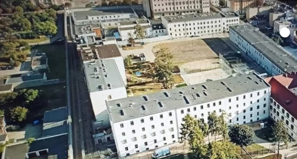 Rynek pracy, Grudziądzu szukają pracowników Służby Więziennej Jakie zarobki - zdjęcie, fotografia