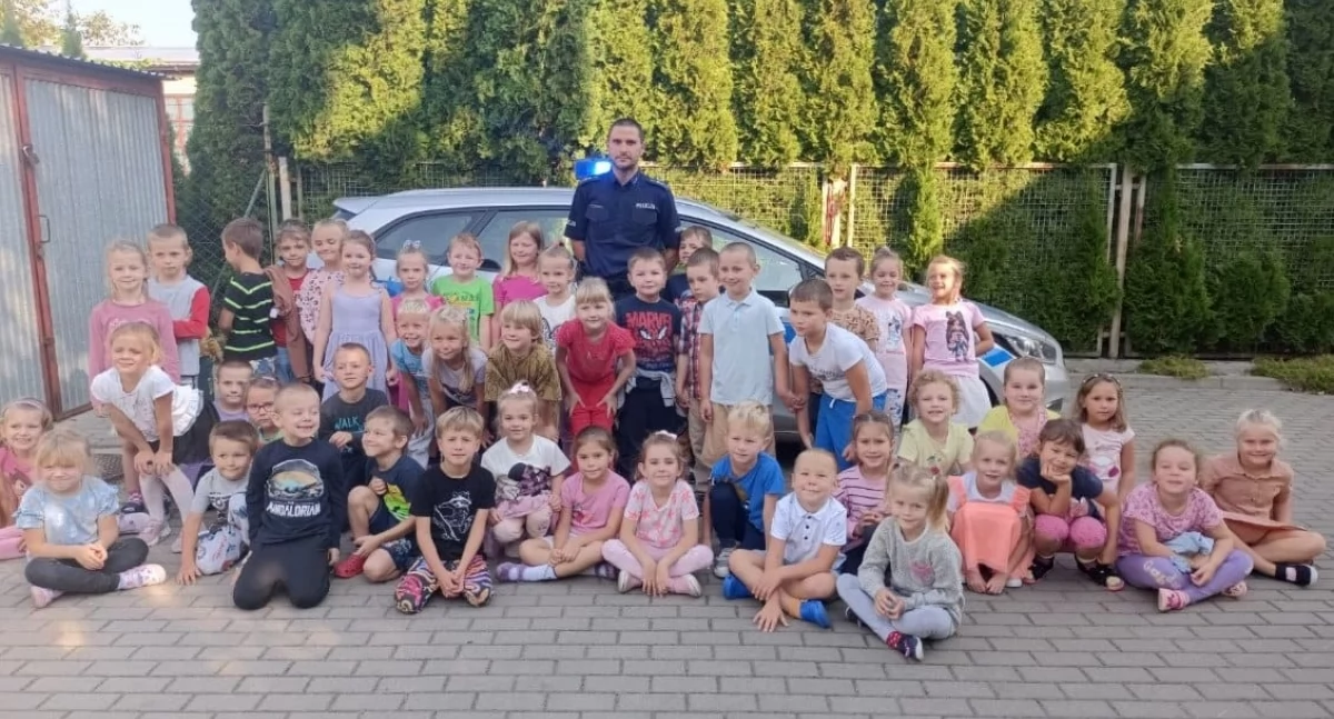 Edukacja, Droga szkoły bezpieczna Dzielnicowy edukował dzieci - zdjęcie, fotografia