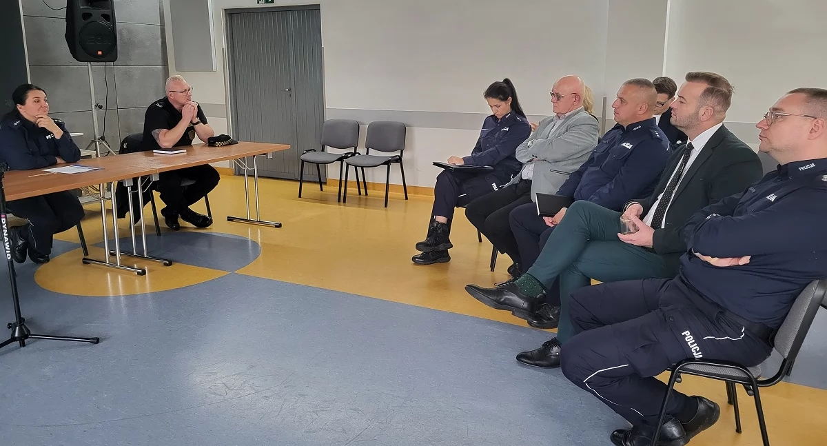 Akcja policji, Bezpieczeństwo rejonie Dużego Blankusza Odbyła debata - zdjęcie, fotografia