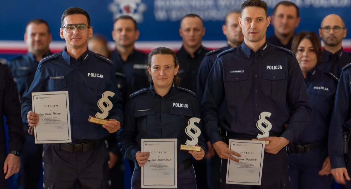 Akcja policji, Wojewódzkie zmagania policjantów Funkcjonariusz Świecia podium - zdjęcie, fotografia