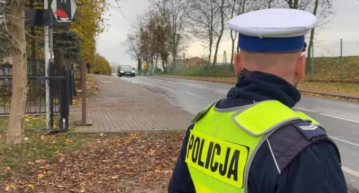 Akcja policji, Policjanci patrolują okolice cmentarzy kiedy potrwa akcja - zdjęcie, fotografia
