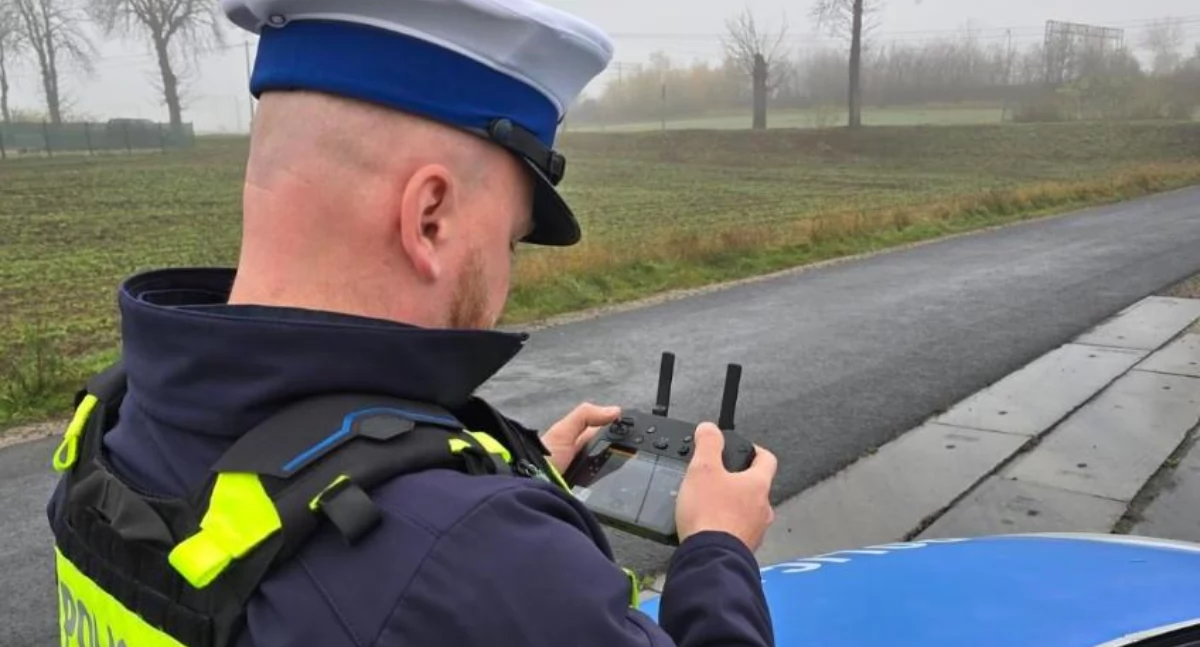 Akcja policji, Przejazdy kolejowe dworce lupą służb Wykorzystano drona - zdjęcie, fotografia