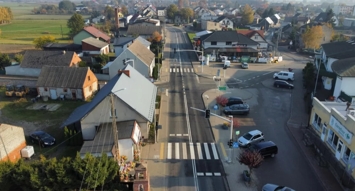 Komunikacja, sygnalizacja drodze Zamontowany został system pomiaru prędkości - zdjęcie, fotografia