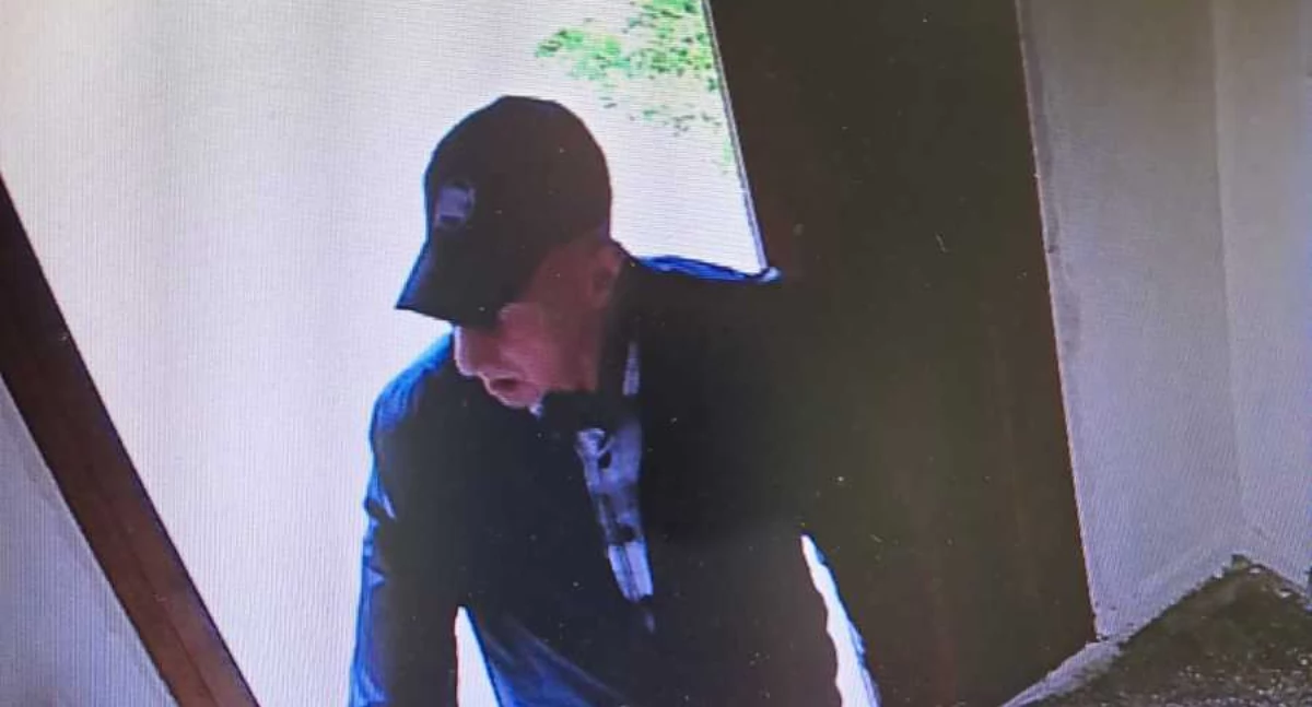 Komunikaty, Kradł terenie placówki zdrowia Chełmnie Policja publikuje wizerunek - zdjęcie, fotografia