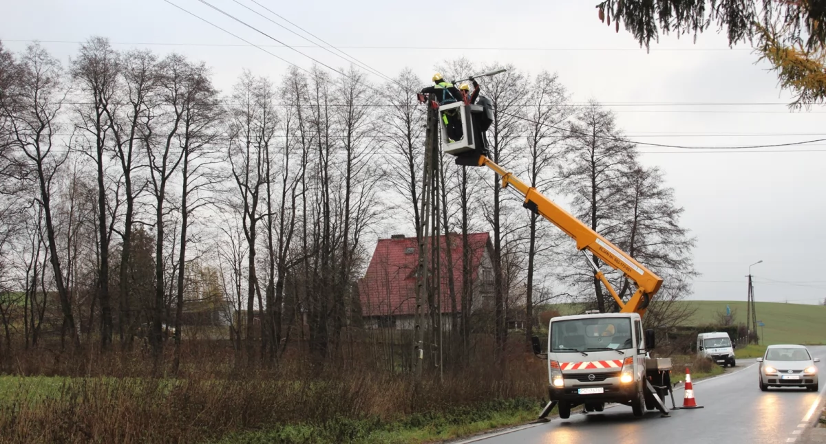 Inwestycje, Gmina Drzycim Modernizują oświetlenie uliczne - zdjęcie, fotografia