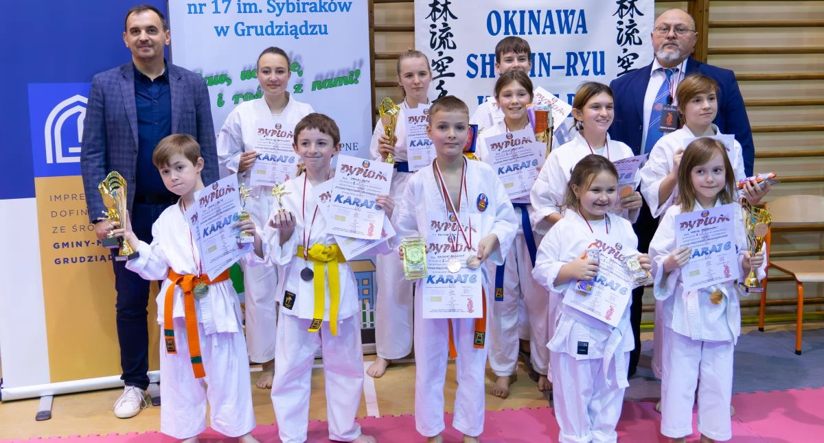 Karate, Udany start świeckich karateków turnieju Grudziądzu Przywieźli worek medali - zdjęcie, fotografia