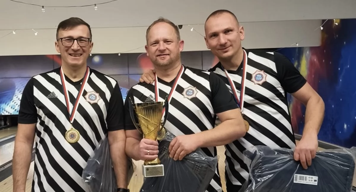 Pozostałe sporty, Policyjny Turniej Bowlingowy Mundurowi Świecia pierwszym miejscu - zdjęcie, fotografia