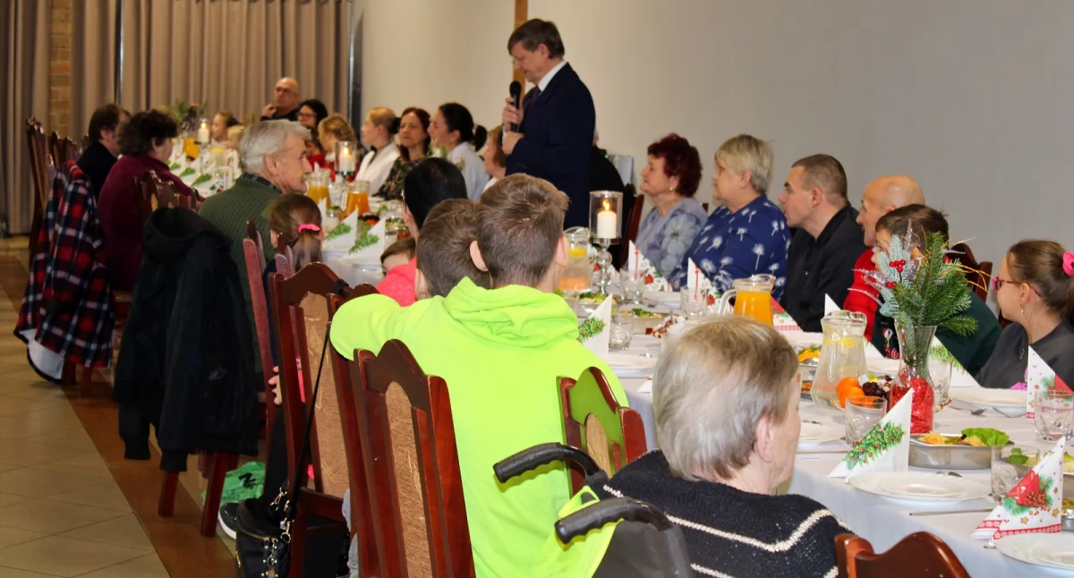 Uroczystości, święta i obchody, Wigilijne spotkanie starszych samotnych niepełnosprawnych Bukowcu - zdjęcie, fotografia