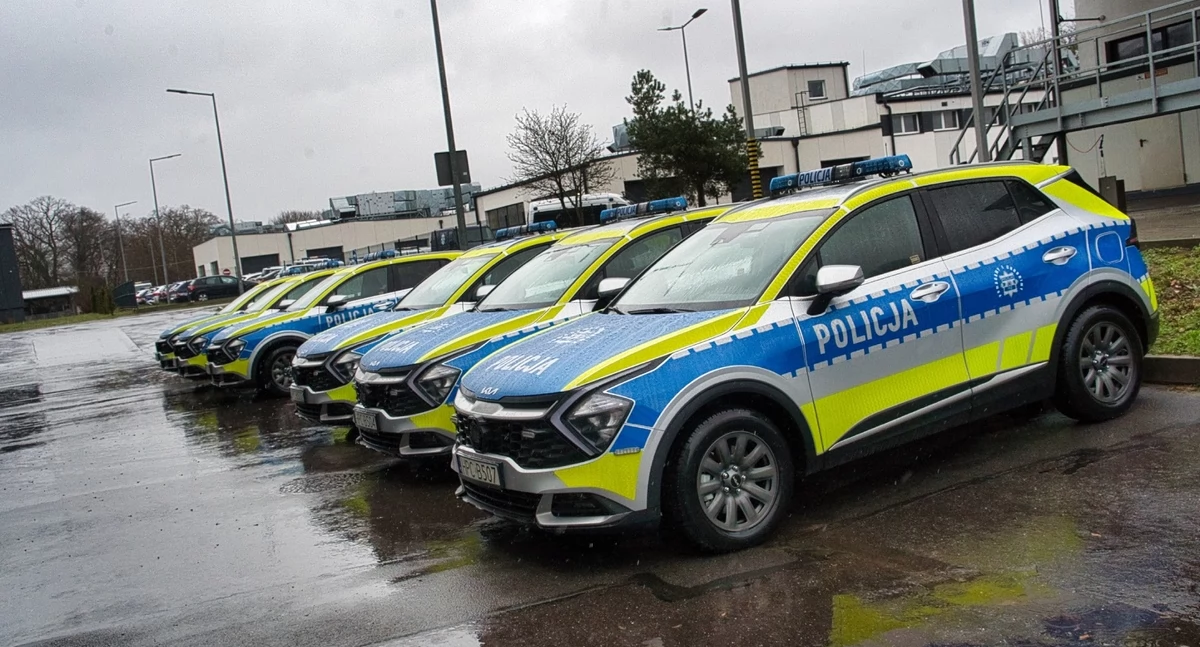 Akcja policji, radiowozy policjantów Niektóre będą jeździć drogach powiatu świeckiego - zdjęcie, fotografia