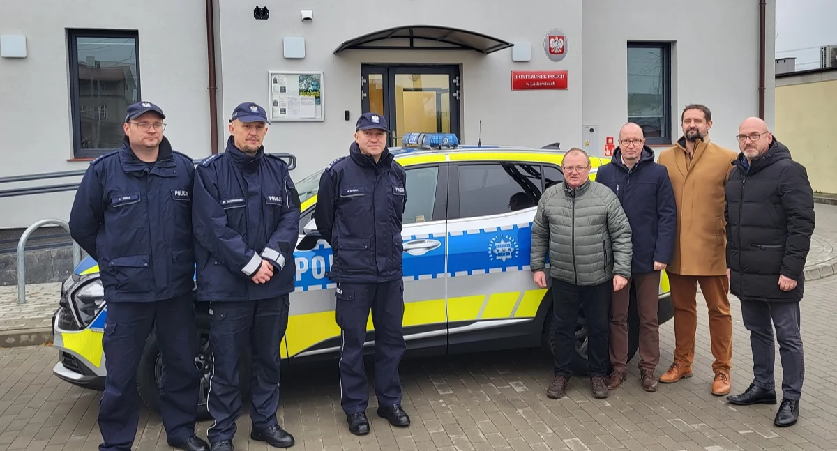 Inwestycje, Policjanci Laskowic mają radiowóz Dołożyła gmina - zdjęcie, fotografia