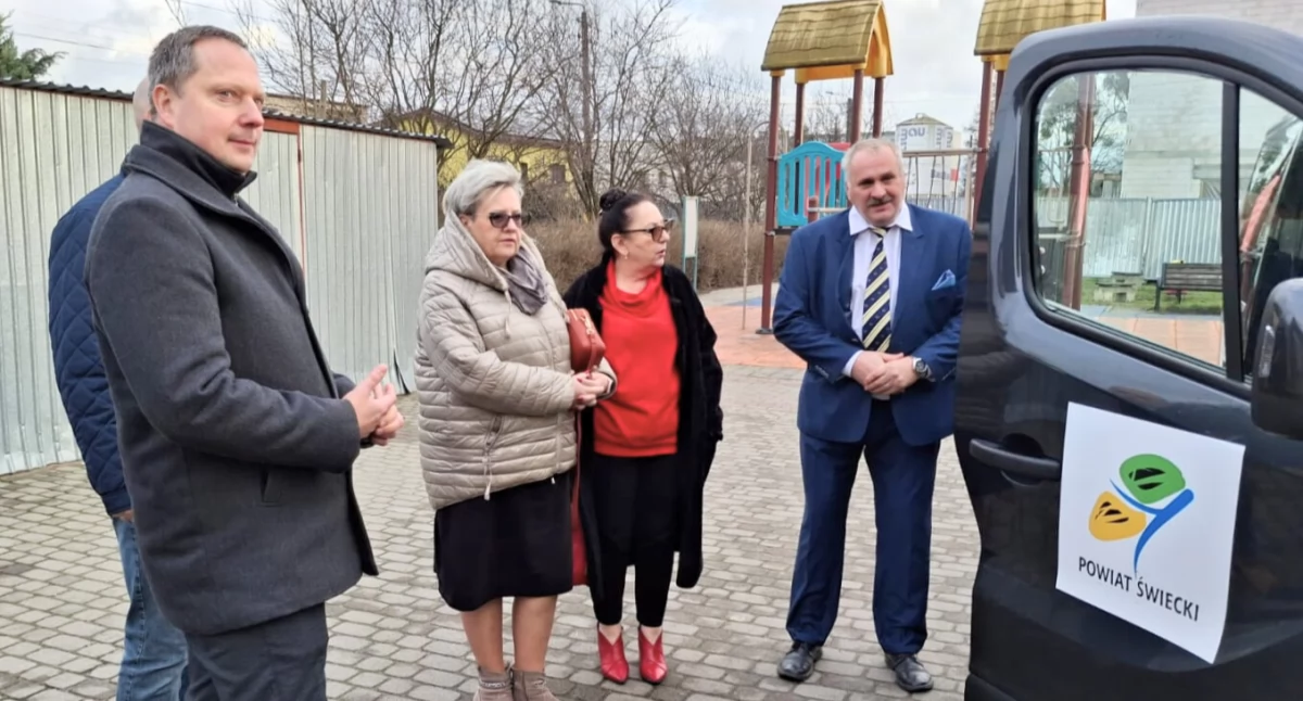 Edukacja, Wizytacje placówkach oświatowych Celem zapoznanie potrzebami remontowymi inwestycyjnymi - zdjęcie, fotografia