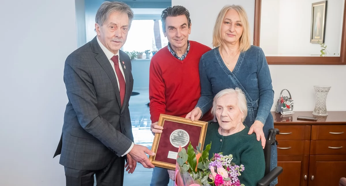 Jubileusz, Stanisława Smolińska obchodziła urodziny uniknąć wyjazdu głąb Rzeszy wyskoczyła przez wagonu - zdjęcie, fotografia
