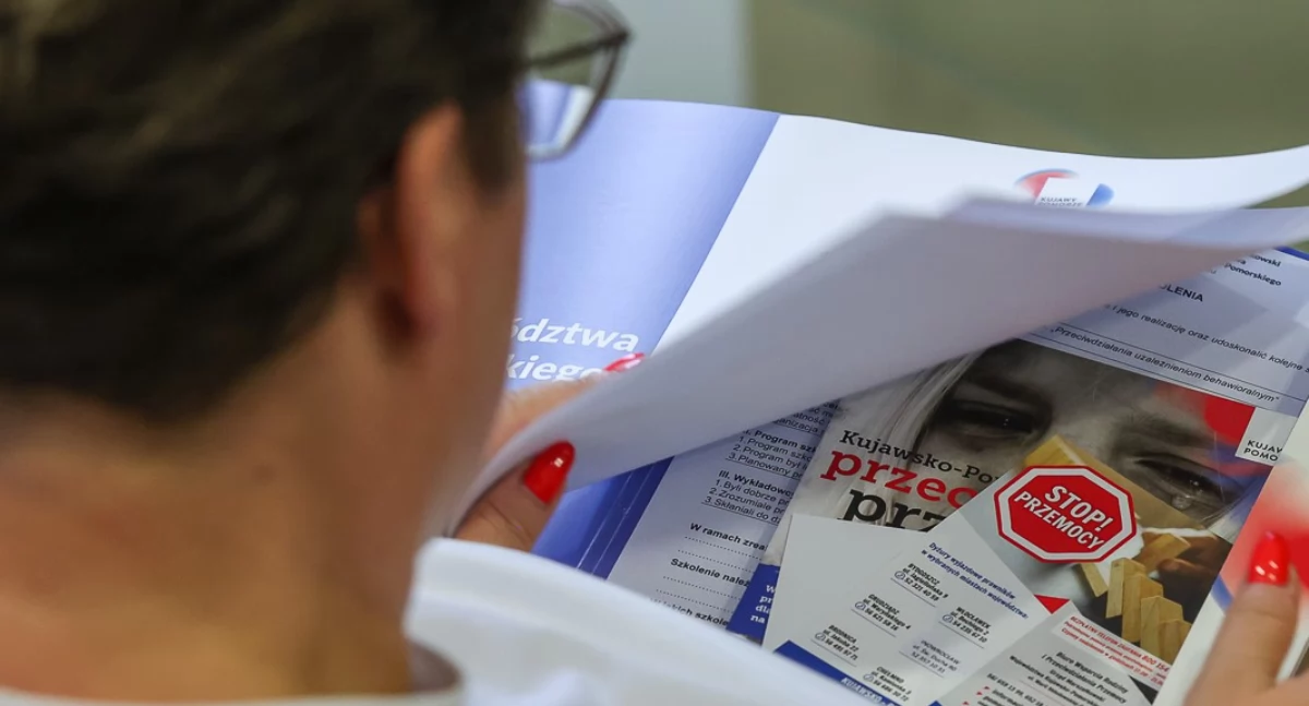 Pomoc potrzebna, Wsparcie osób dotkniętych przemocą domową Gdzie można uzyskać pomoc - zdjęcie, fotografia