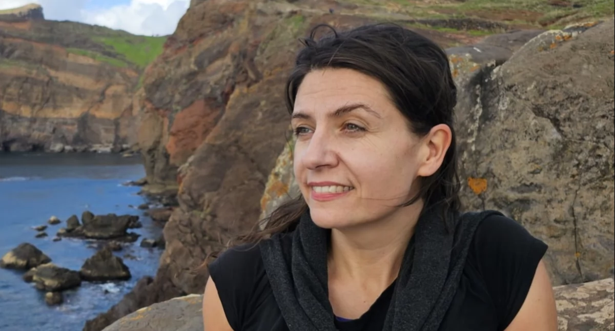 Książki, pisanie i literatura, Agnieszka Wawrzyniak Pieniążek Świecia wydała poradnik „Nić Ariadny poszukiwaniu siebie wewnętrznej harmonii” książka dostępna - zdjęcie, fotografia