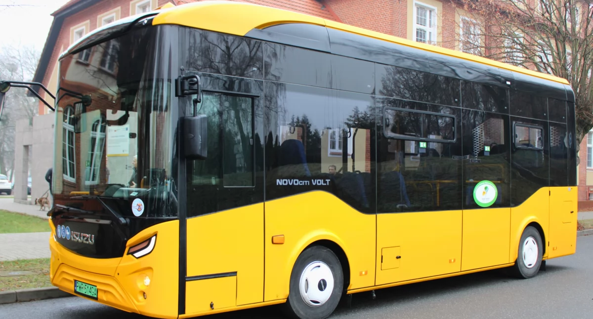 Komunikacja, Powiat testuje autobus elektryczny stałe będzie jeździł drogach - zdjęcie, fotografia