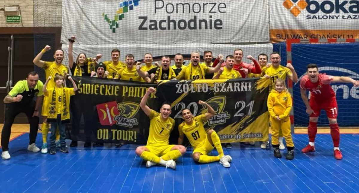 Piłka nożna, Futsal Świecie wznowił sezon Pewne zwycięstwo Szczecinie - zdjęcie, fotografia