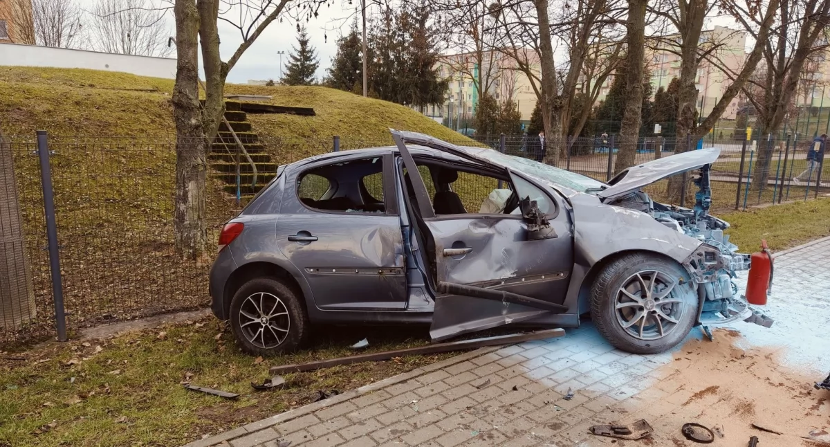 Wypadek drogowy, Wypadek Świeciu Dachował samochód osobowy - zdjęcie, fotografia
