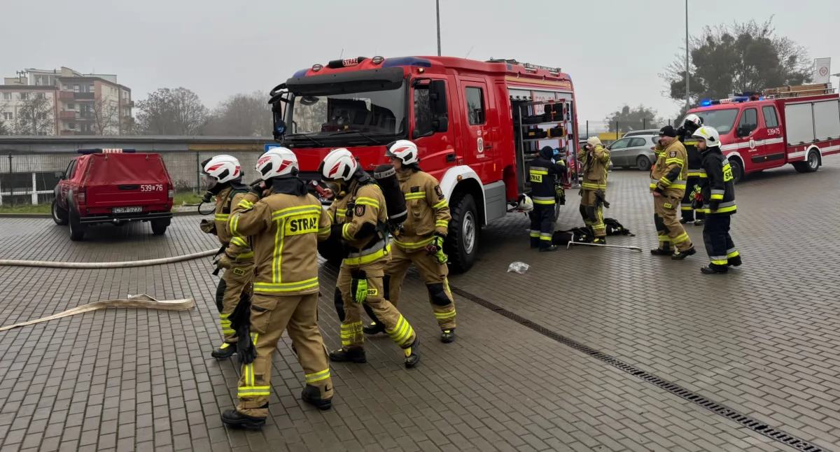 Akcja straży, Wypadek samochodu osobowego pożary ćwiczą druhowie „Ratownika” - zdjęcie, fotografia