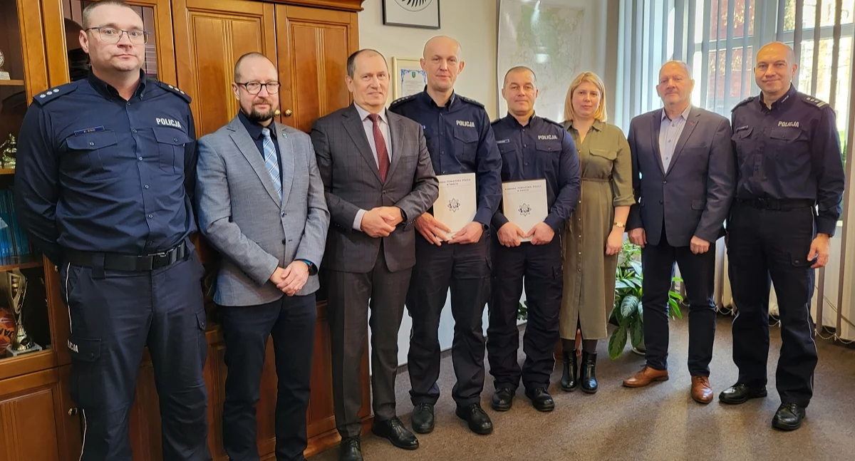 Akcja policji, Zmiany Laskowicach kierownicy posterunków [ZDJĘCIA] - zdjęcie, fotografia