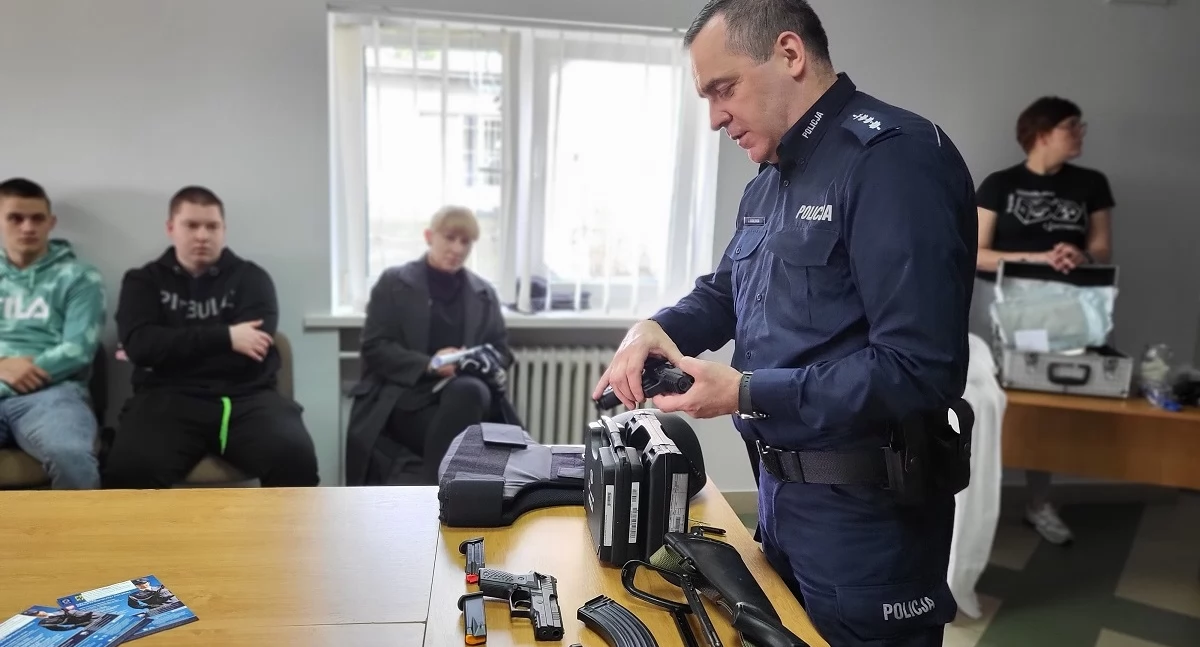 Akcja policji, Policjanci zapraszają komendy Będzie można zobaczyć pracę „od kuchni” - zdjęcie, fotografia