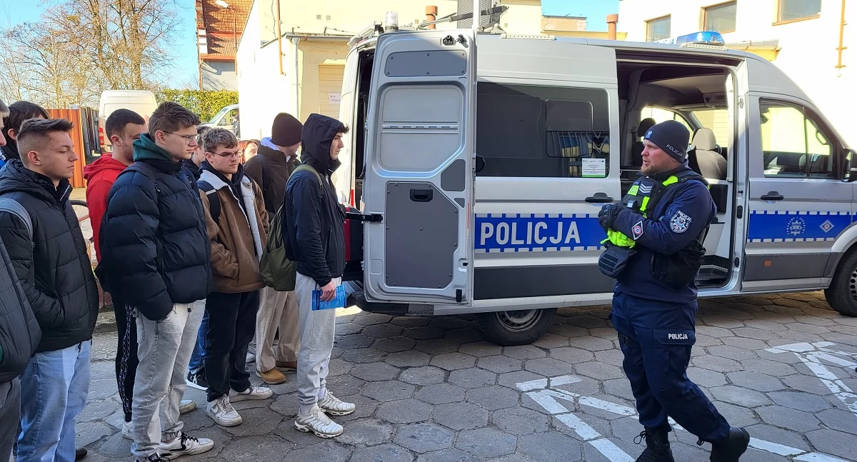Akcja policji, Policjanci pokazali wygląda praca „Dzień otwarty” Świecie - zdjęcie, fotografia