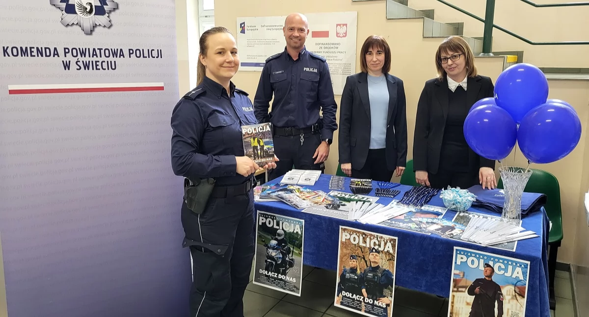 Akcja policji, Dlaczego warto wstąpić policji Przekonywali funkcjonariusze - zdjęcie, fotografia