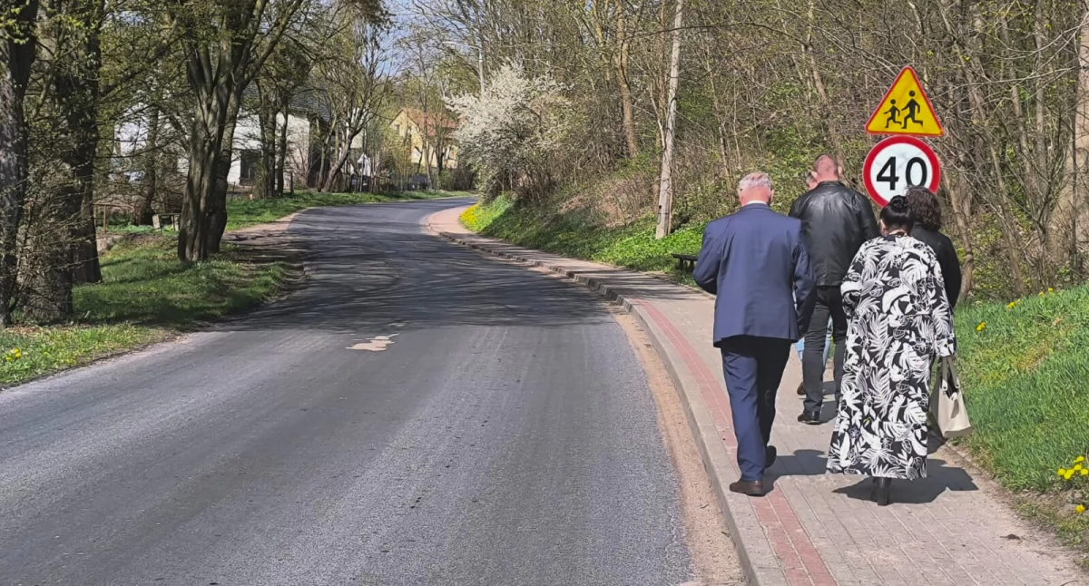 Inwestycje, Wizja terenie Samorządy łączą siły wyremontowania drogi - zdjęcie, fotografia